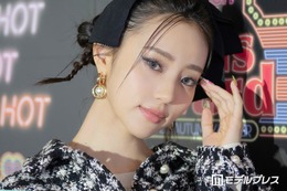 中町綾、ボディライン際立つショーパンコーデで美脚スラリ「原色似合うのさすが」「美しすぎる」の声 画像