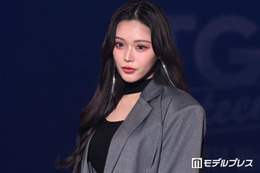 せいせい、美脚際立つガーター網タイツ×ショーパンコーデに反響「セクシーすぎる」「着こなせるの凄い」の声