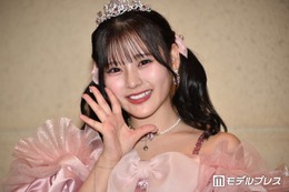 齊藤なぎさ、ほっそり二の腕際立つノースリショットに絶賛の声「デコ出し大人っぽくて新鮮」「言葉失う麗しさ」 画像