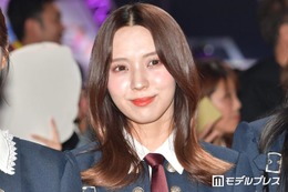 元櫻坂46小林由依、美脚際立つショーパンルームウェア姿＆寝そべりショットにファン悶絶「彼女感半端ない」「天使の可愛さ」