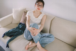 桜井日奈子、“素”すぎる姿覗き見できる2027年カレンダー決定 朝起きてから夜迎えるまで“日奈子の1日”テーマに撮影