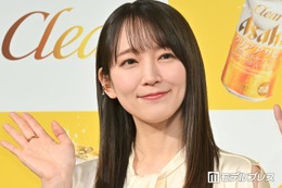 吉岡里帆、美デコルテ透ける白ノースリ姿に熱視線「美しすぎて二度見」「透明感がハンパない」 画像