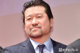 佐藤二朗「33年間で初めて」妻との“ノロケ砲”に反響続々「威力抜群」「奥様かっこいい」