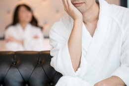 「二度と一緒に泊まらない！」男性が心に誓った40代女性のホテルでの振る舞いとは 画像