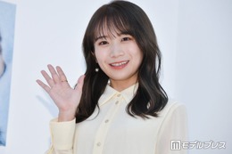 秋元真夏、黒ノースリの自撮りショット公開「肌が発光してる」「デコルテも綺麗」と絶賛の声