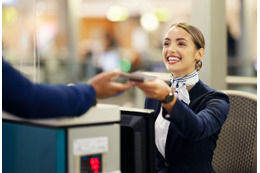 45歳、手取り21万円、「道ならぬ恋」歴10年…。航空会社スタッフが見た地獄とは