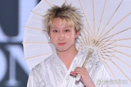 「今日好き」MON7A（もんた）、和装のオールホワイトコーデでスタイリッシュに魅せる「神々しい」「いつもと雰囲気違う」【関コレ2026A/W】