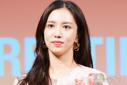 元サッカー日本代表 柿谷曜一朗の妻・丸高愛実、結婚式から9年…過去の披露宴ショット公開「豪華な装飾」「ドレス姿お綺麗」の声