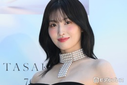 TWICEモモ、へそ出しデニムパーカーから引き締まった美ウエスト披露「腹筋が綺麗すぎる」「クールビューティー」
