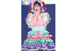 しなこ、TikTokバズ楽曲披露で会場沸かす キッズモデル10人とランウェイ登場【TGC松山2026】