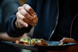 年収8000万以上の人が「食べない」ものとは⁉　食事の場での「お金持ちの流儀」