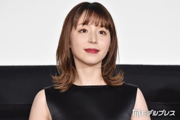 平野綾「チェンソーマン」大千穐楽に感謝 マキマビジュに反響「再現度高い」「表情作りがすごい」