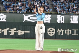 Hearts2Hearts、東京ドーム登場でパフォーマンス ジウは始球式で美しいフォーム披露・日本語で挨拶も