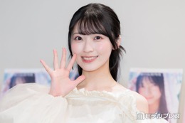 AKB48メンバー、美脚際立つミニスカオフショットに反響「肌白くて発光してる」「脚長い」 画像