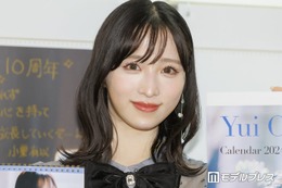 AKB48小栗有以、美脚際立つミニスカ衣装ショット公開「脚長すぎて二度見」「完璧なスタイル」と反響