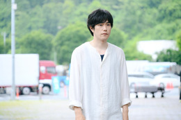 【Tシャツが乾くまで  第8話】充（松山ケンイチ）、4人の“容疑者”招集 咲子（蒼井優）の知られざる一面に迫る 画像