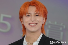 超特急タカシ「ずっと可愛いものとディズニーが大好き」ぬいぐるみぎゅっと抱きしめた幼少期ショット公開「お目々がくりくり」「天使すぎる」と反響