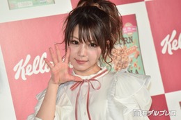 田中れいな、美脚際立つミニスカ姿に絶賛の声「最強ビジュ」「頭小さくて頭身バランスバグってる」 画像