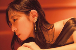 日向坂46金村美玖、高級ホテルのバーでのムード溢れる姿 2nd写真集先行カット第8弾解禁【機微】