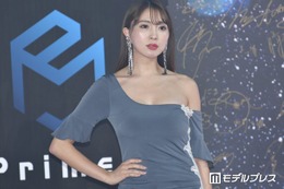 オリックス平沼翔太選手の妻、美デコルテ際立つ黒キャミ姿に反響「透き通るような美肌」「セクシー」