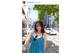 「仮面ライダーガッチャード」坂巻有紗、美脚際立つミニワンピ姿 岐阜旅行ショットに「スタイル抜群」「オーラが半端ない」と反響 画像