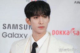SEVENTEENドギョム、丸刈り姿に反響「新鮮」「頭の形まで綺麗」