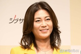氷川きよし、美脚チラリのステージショット公開「かっこいいとセクシーのハイブリッド」「さすがの着こなし」と反響 画像