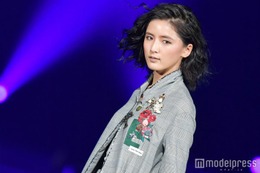 藤井萩花「マザー牧場で花火見てラーメン食べて」双子とのお出かけショット公開「横顔が3人とも綺麗すぎ」「お目目ぱっちり」と反響 画像