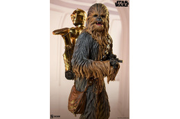 『スター・ウォーズ』チューバッカがC-3POを背負う！名場面が高さ約63cmの究極造形に