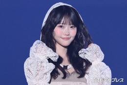 MORE STAR遠藤まりん、フード被りハートポーズで魅せる 色白美脚輝く【IDOL RUNWAY COLLECTION 2026A/W】 画像