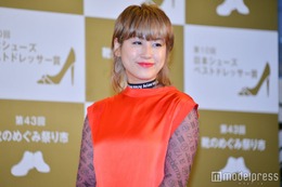 2拠点生活のIMALU「今とほぼ変わらない幼少期」現在の姿と並べて公開「昔から可愛い」「面影ありすぎ」の声 画像
