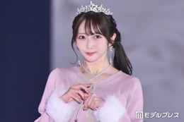 ≠ME谷崎早耶、美スタイル際立つタイトワンピ姿で会場釘付け「甘めコーデ似合う」「お姫様みたい」と反響【ガルアワ2026A/W】