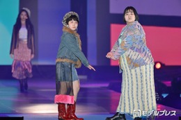 ヨネダ2000「ガルアワ」シークレットで初登場 異素材ミックスコーデで存在感「インパクトすごい」「個性際立ってる」と反響 画像