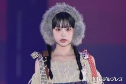 「GTO」カジサック長女・梶原叶渚、ネクタイパッチワークのミニドレス着こなす ボリューム感あるイヤーマフで小顔際立つ【ガルアワ2026A/W】