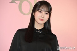本田紗来、美ウエスト＆美脚際立つショット公開「抜群のプロポーション」「大人っぽくて可愛い」と反響