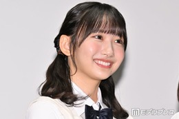 日向坂46藤嶌果歩、乃木坂46メンバーと美脚際立つシースルーミニワンピ姿「お人形さんみたい」「何頭身あるんだろう」 画像
