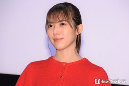 卒業発表の日向坂46森本茉莉、美脚際立つミニ衣装ショットに絶賛の声「スタイル抜群」「キラキラオーラ全開」