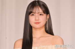 元乃木坂46中村麗乃、スタイル際立つミニドレス＆透けタイツ姿披露「可愛すぎて言葉にならない」「破壊力抜群ですね」の声 画像