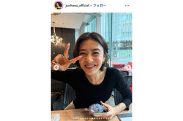 元宝塚トップ娘役女優、89歳祖父との仲良し肩組みショット披露「自然体で可愛い」「素敵な家族で憧れる」の声