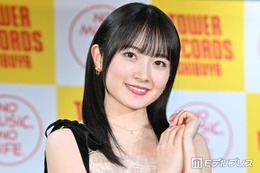 元モー娘。メンバー、ミニスカコーデで“美太もも”際立つ「スタイル良すぎる」「思わず二度見した」と反響