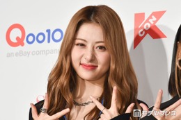 LE SSERAFIMユンジン、美スタイル際立つタイトミニワンピ姿に絶賛の声「ボディラインが綺麗すぎる」「女神」