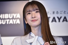 乃木坂46菅原咲月、ミニスカコーデから美脚際立つ「スタイル抜群」「透明感すごい」