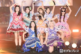 CANDY TUNE、ミニブーケ手にランウェイ＆客席に投げる 豪華2曲披露に歓声【TGC北九州2026】 画像