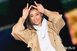 2児の母・木下優樹菜、10歳次女とのハグショット公開 複雑な親心に共感の声「尊い時間」「大きくなったね」