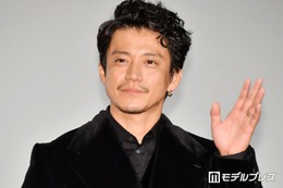 小栗旬「ずっと食わしてました」“24歳年上”人気俳優明かす 当時のエピソードに「20代でかっこよすぎ」の声