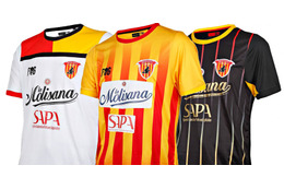 「ほうきに乗った魔女」のエンブレム！ベネヴェントの2017‐18ユニフォーム 画像