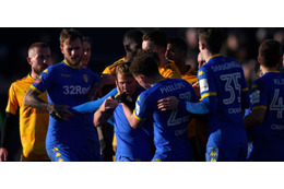 井手口と豊川を獲得のリーズ、「唾吐き」MFが6試合出場停止に 画像