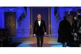 『ドルガバ』のランウェイであの有名サッカー選手がモデルデビュー！ 画像