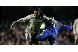 こりゃ異例…ロナウジーニョの“変態ゴール“、なんとチェルシーがTwitterで紹介 画像