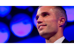 フェイエ電撃復帰のファン・ペルシー、「背番号」はアレに決定！ 画像